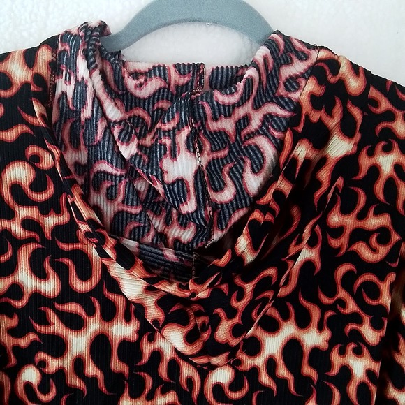 Yummy Soft Plus Size Cropped Hoodie Size 2X in Black Orange Red Flame Design‎ - Picture 6 of 10